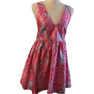 Romeo & Juliet Couture Pink Deep V Fit Fla…